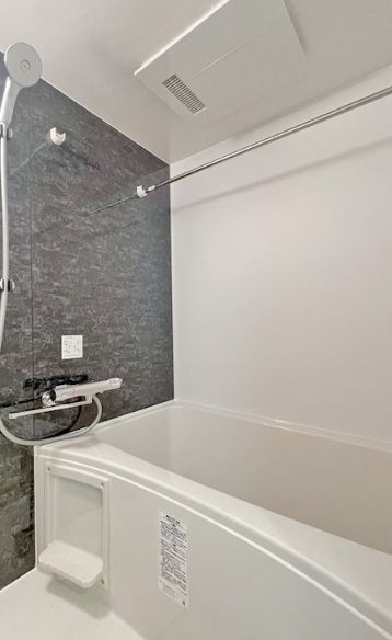 バス・シャワールーム　コンパクトで使いやすいお風呂です