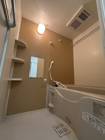 バス・シャワールーム　落ち着いた空間のお風呂です