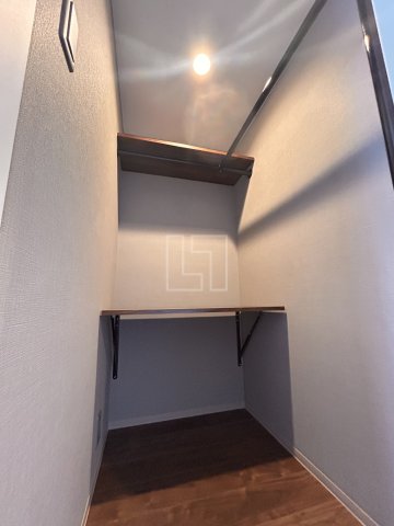 その他　セレニテフラン本町　納戸