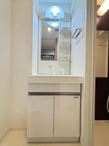 洗面設備　コンパクトで使いやすい洗面所