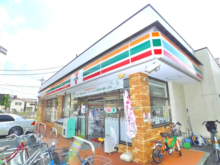 コンビニ　セブンイレブン（コンビニ）まで300m