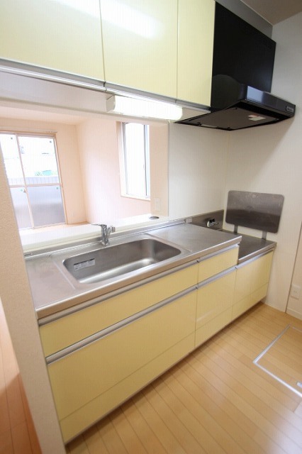 キッチン　別号室の写真です（反転）