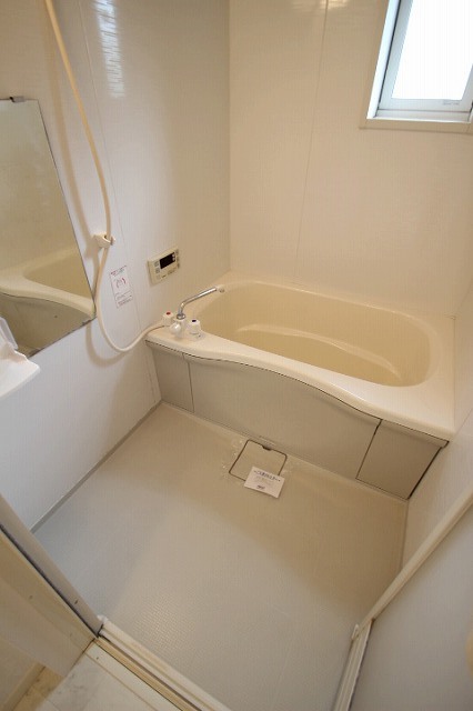 バス・シャワールーム　別号室の写真です（反転）