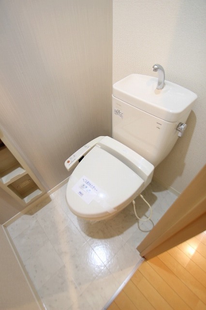 トイレ　別号室の写真です（反転）