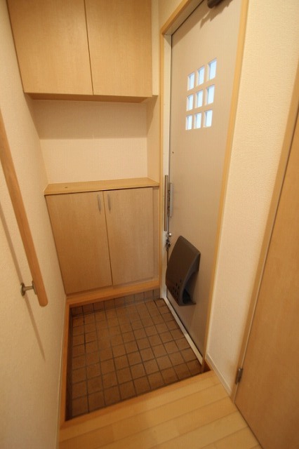 玄関　別号室の写真です（反転）
