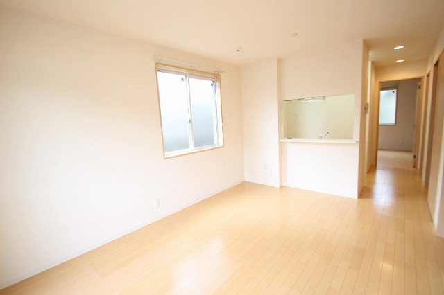 居室・リビング　別号室の写真です（反転）