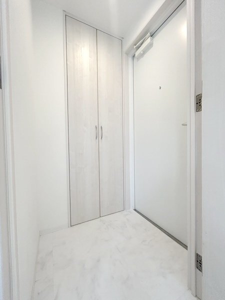 玄関　※別部屋の参考写真です。