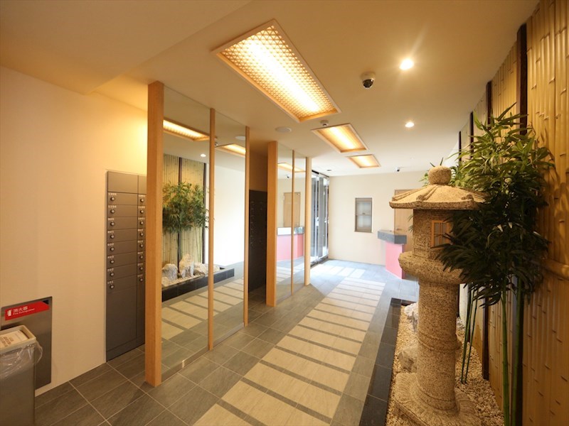 エントランス　エントランス　オートロック　防犯カメラ　宅配ＢＯＸ