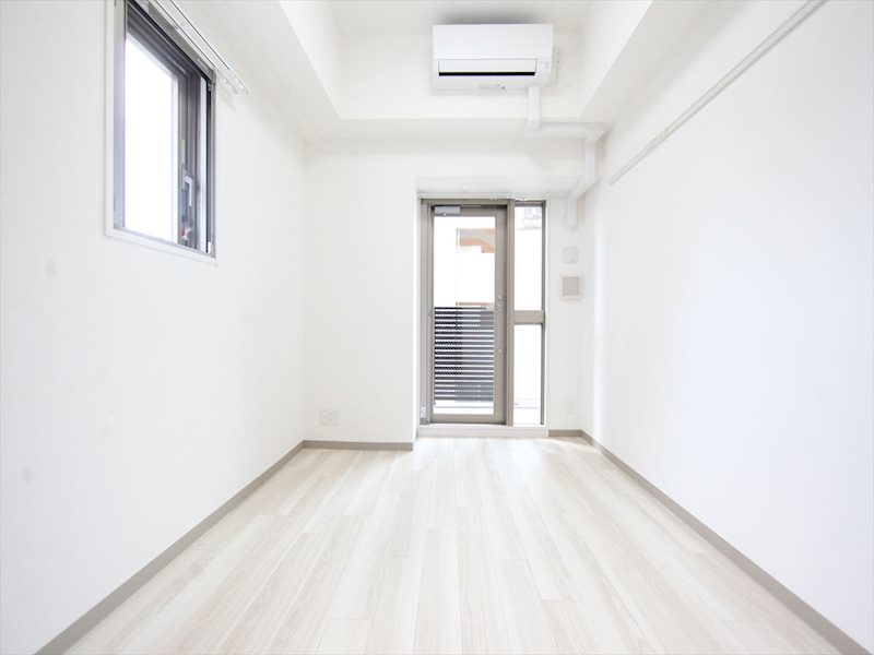 その他部屋・スペース　洋室6.3帖　収納充実　エアコン付　バルコニーに面しています