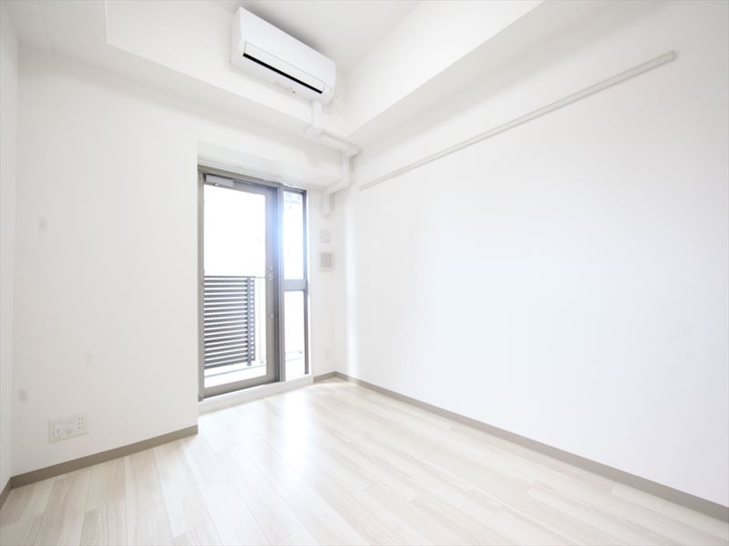 バルコニー　洋室6.3帖　収納充実　エアコン付　バルコニーに面しています