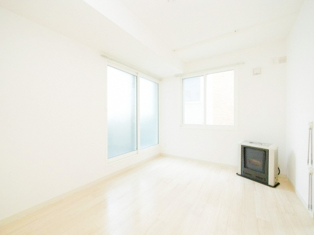 居室・リビング　明るい雰囲気で、気持ちの良いリビングです♪