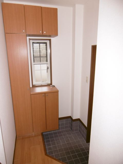 玄関　下駄箱付きの玄関です