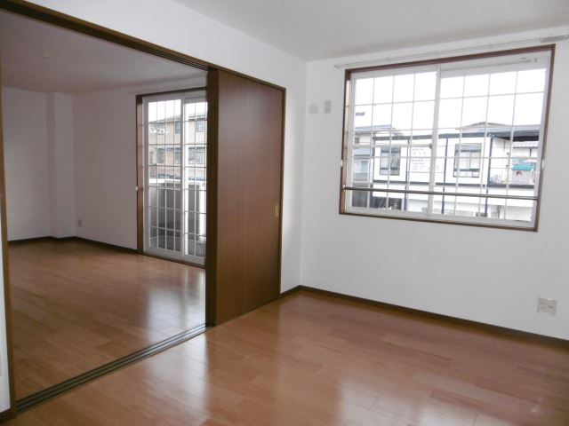 居室・リビング　南向きのお部屋です