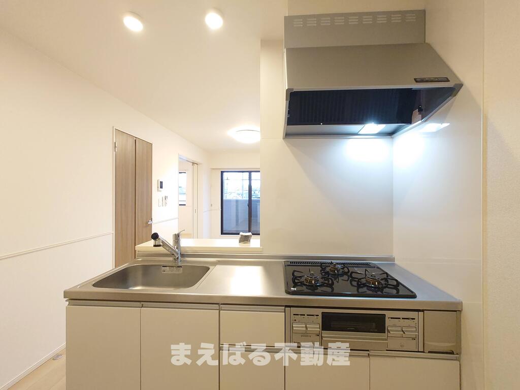 キッチン　3口コンログリル付き