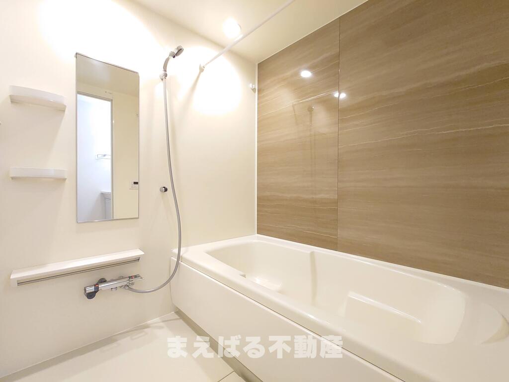 バス・シャワールーム　ゆったりしたバスルームです