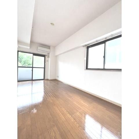 居室・リビング　室内