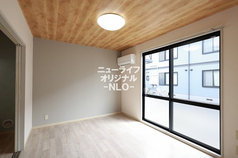 居室・リビング　シーリングライト、エアコン付きですぐに快適生活をスタート☆