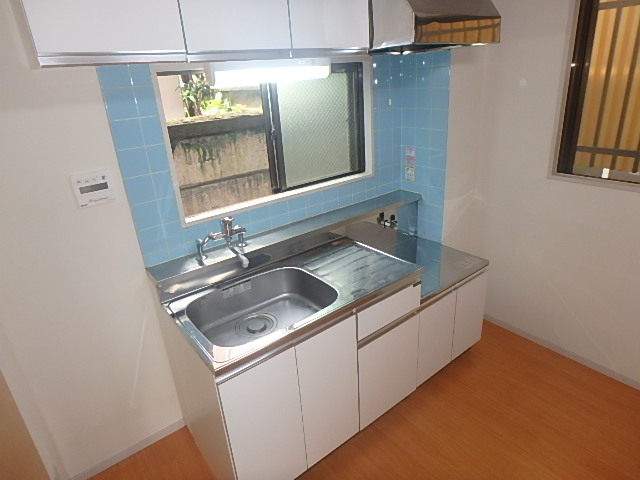 キッチン　２口ガスコンロ設置可。