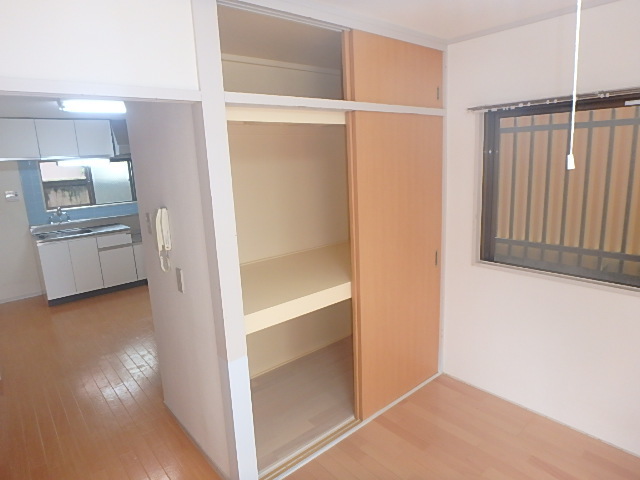 収納　奥行きのある収納です。