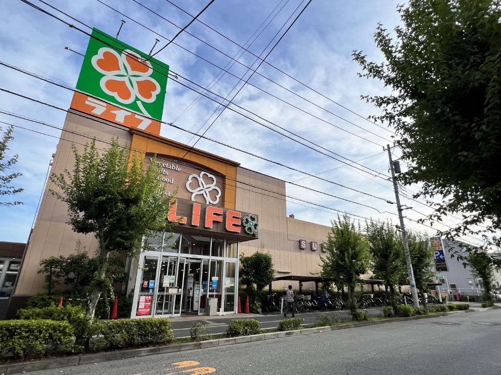 スーパー　ライフ大谷田店（スーパー）まで690m