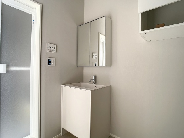 バス・シャワールーム　掲載写真は同型モデルを掲載しており実際のお部屋と仕様等が異な