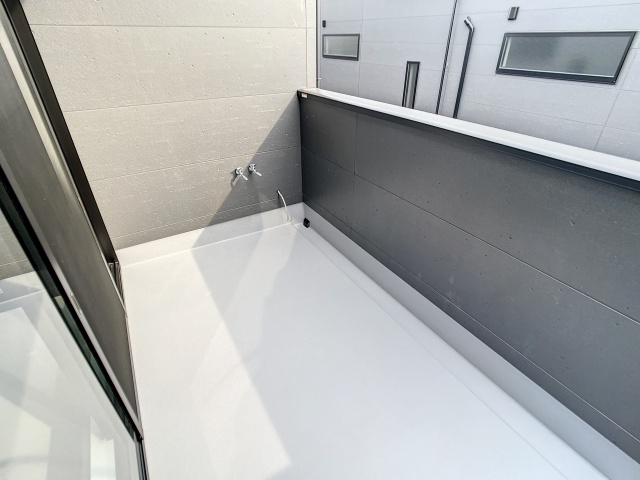 バルコニー　掲載写真は同型モデルを掲載しており実際のお部屋と仕様等が異な