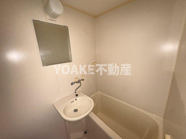 バス・シャワールーム　画像は別部屋のものです。相違がある場合、現況優先。