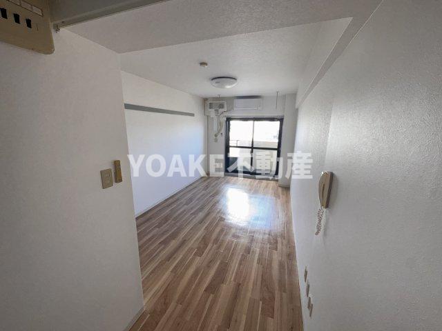 居室・リビング　画像は別部屋のものです。相違がある場合、現況優先。