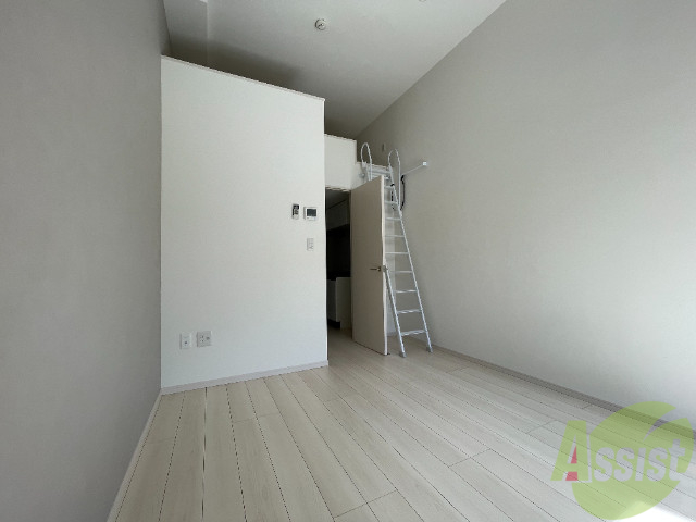 居室・リビング　６．５帖の洋室です。広々として、きれいですね。