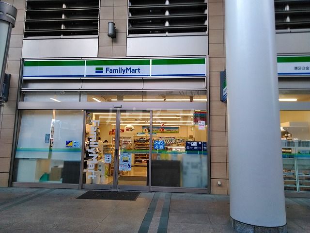 コンビニ　ファミリーマート 港区白金プラザ店（コンビニ）まで1784m