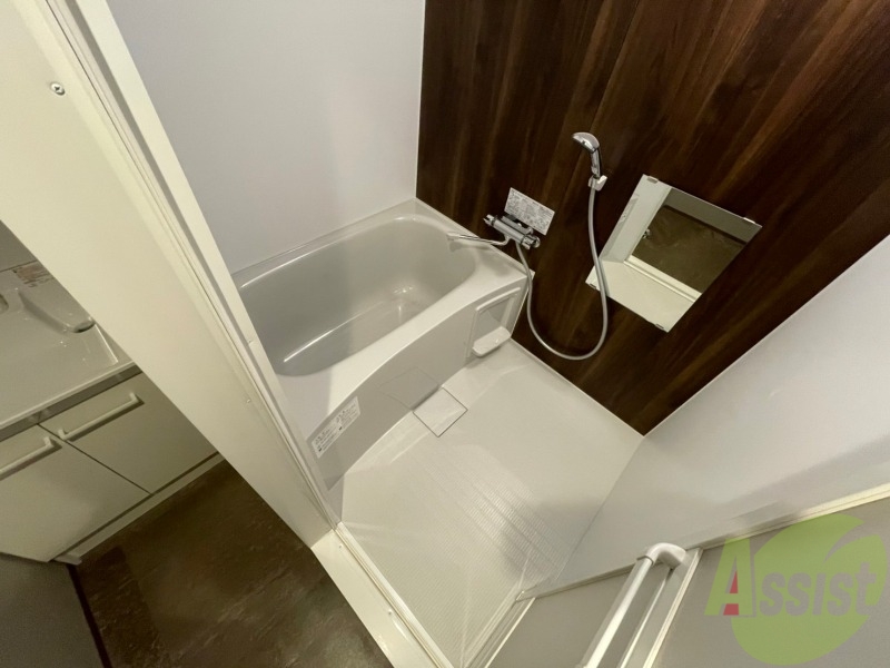 バス・シャワールーム　バスルームはこちらです。広々としてゆったり休めます。