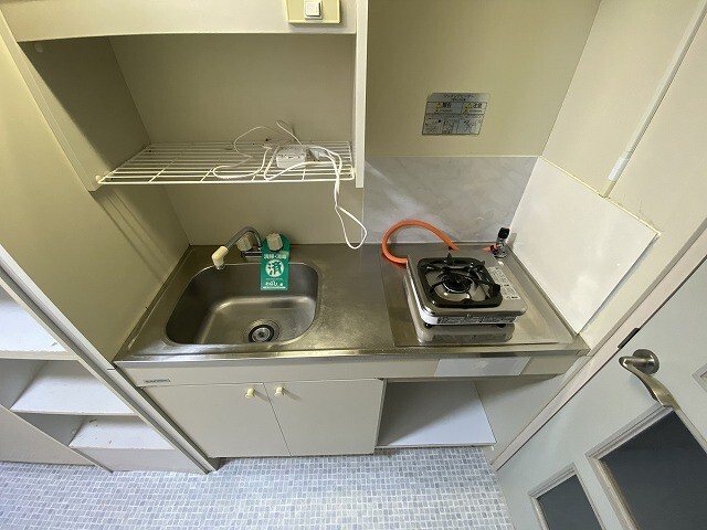 キッチン　※別室同じ間取りの写真。現況を優先します。