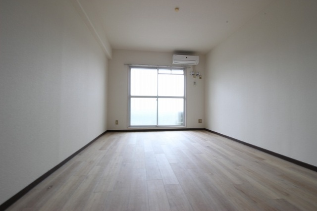 居室・リビング　※別室同じ間取りの写真。現況を優先します。