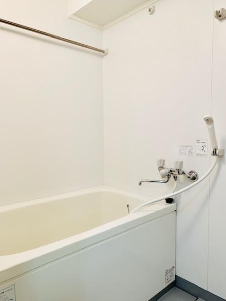 バス・シャワールーム　落ち着いた空間のお風呂です