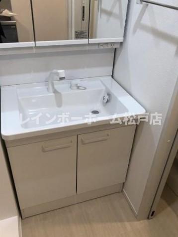 洗面設備　使いやすい洗面所です