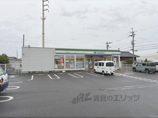 コンビニ　ファミリーマート高田市場店（コンビニ）まで800m