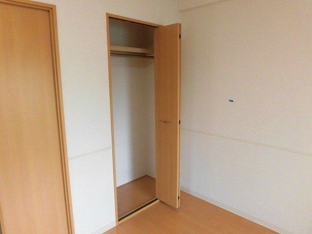 収納　洋室にクローゼットが2ヶ所有ります。