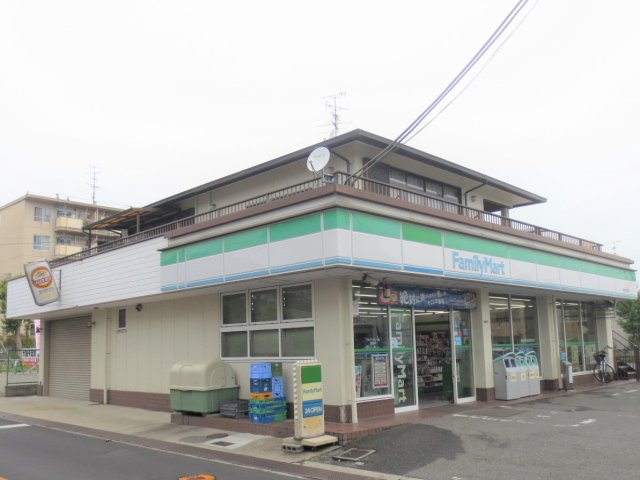 コンビニ　ファミリーマート　ナラ本高田店（コンビニ）まで445m