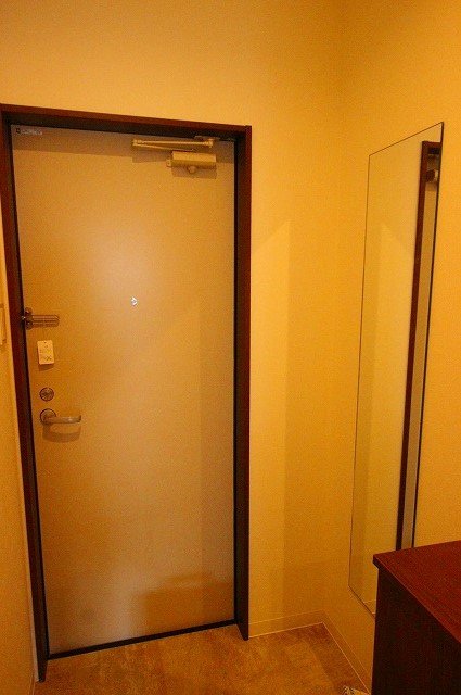 玄関　同物件別号室のものです。