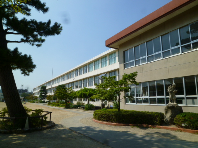 小学校　浜松市立曳馬小学校（小学校）まで891m