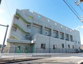 小学校　伊奈町立小針小学校（小学校）まで423m