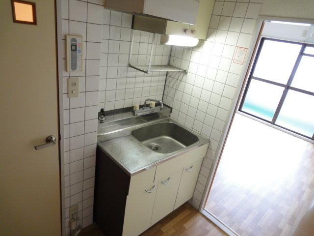 キッチン　同物件別号室の写真です。