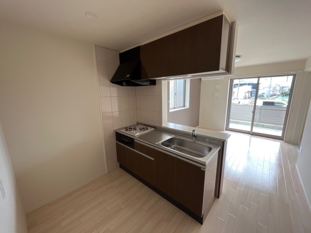 キッチン　※写真は別号室のものですので現状優先とさせていただきます