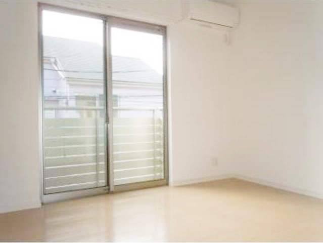 居室・リビング　こちらのリビングで趣味の時間をお楽しみください♪