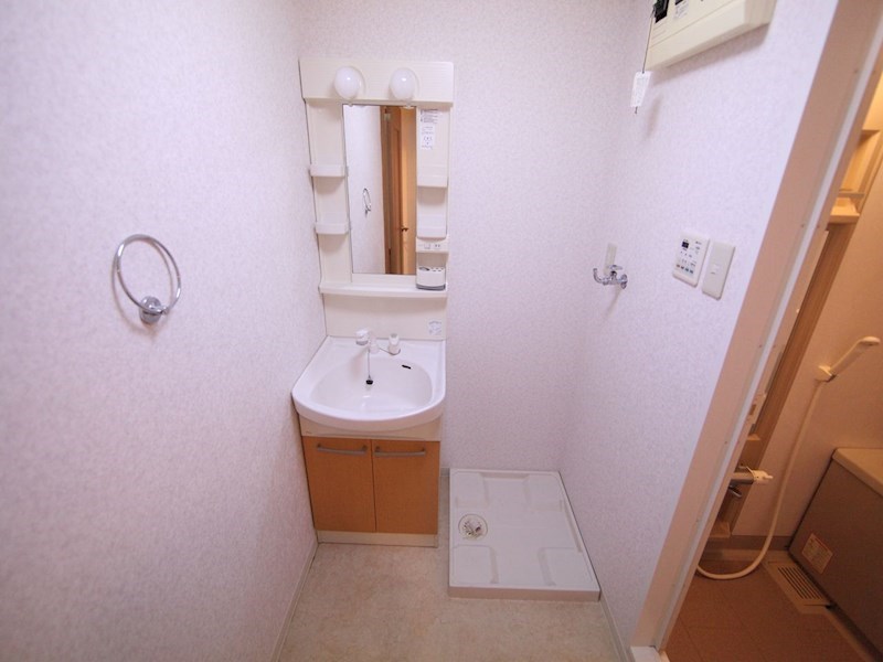 洗面設備　脱衣所　独立洗面台（シャンプードレッサー）洗濯機用意できます