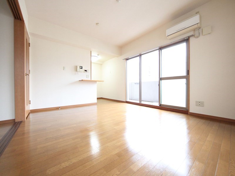 居室・リビング　ＬＤＫ12.9帖　洋室6帖とつなげても仕切っても使えます