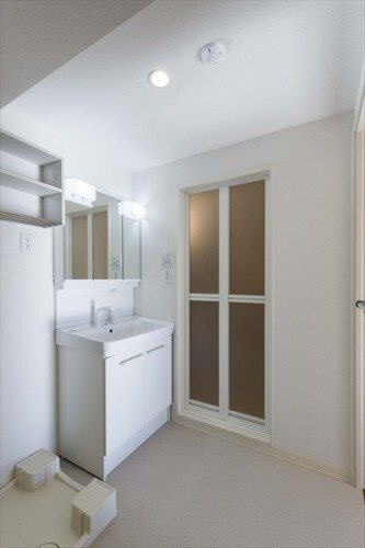 洗面設備　朝に便利な独立洗面台完備