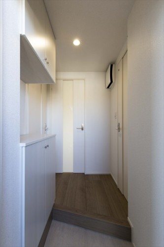 玄関　同建物の別部屋の写真
