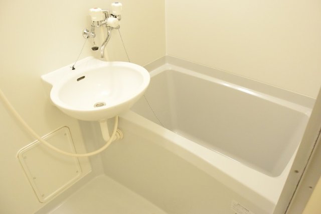 バス・シャワールーム　一日の疲れを癒せます