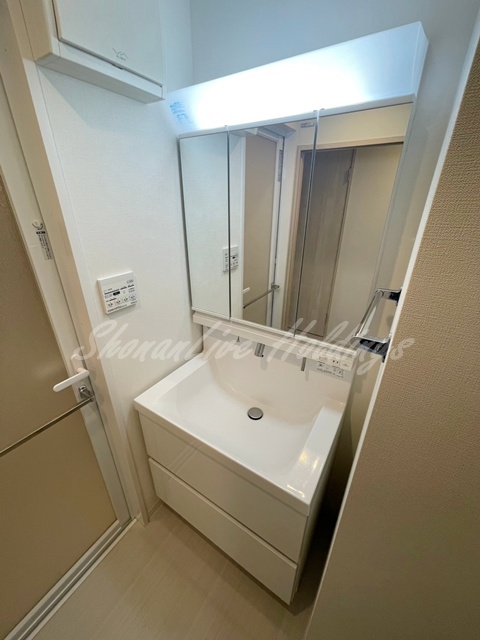 洗面設備　三面鏡洗面台♪